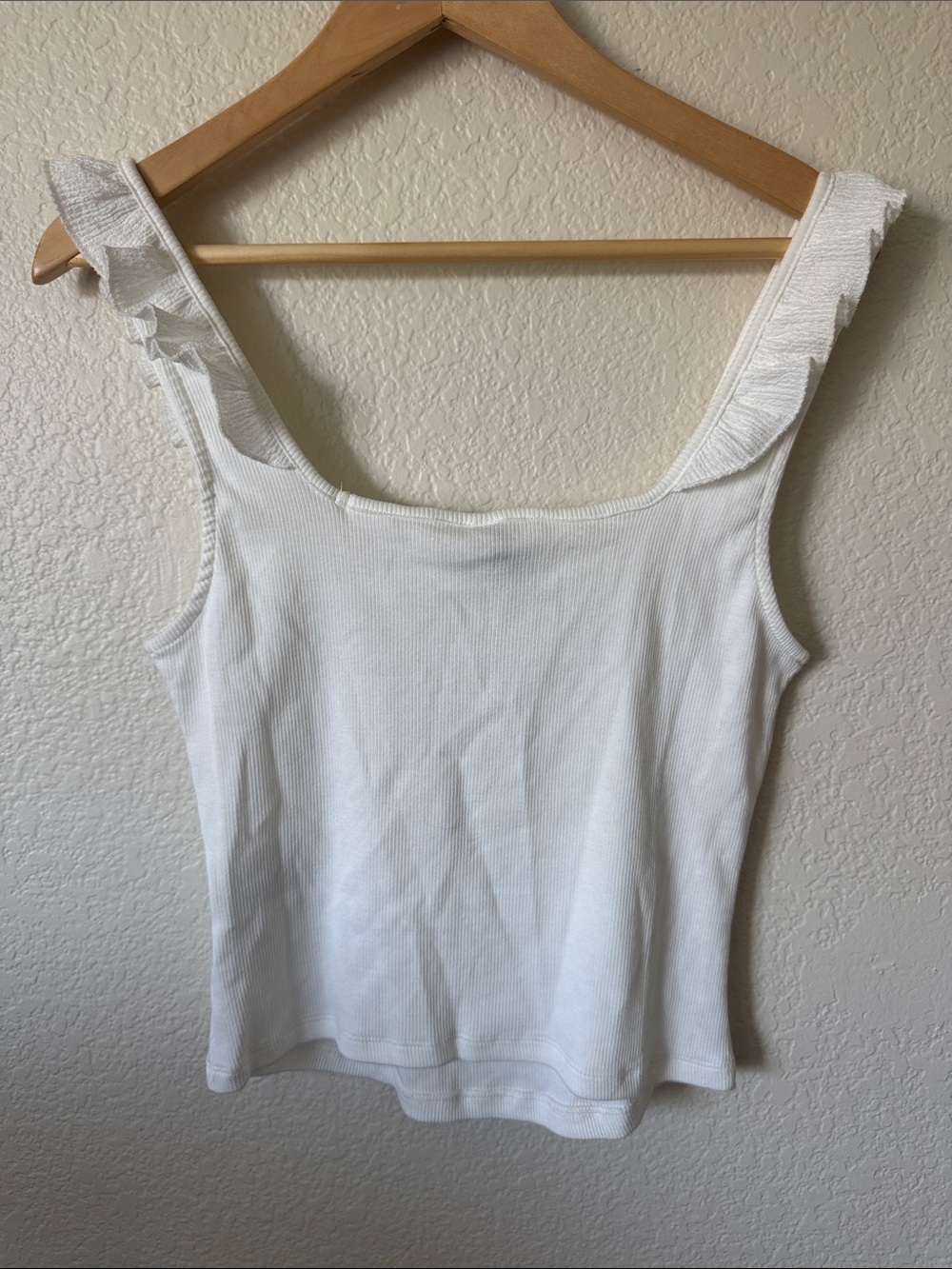 H&M White Ruffle Scoop Ribbed Tank - Picture 3 of 3
